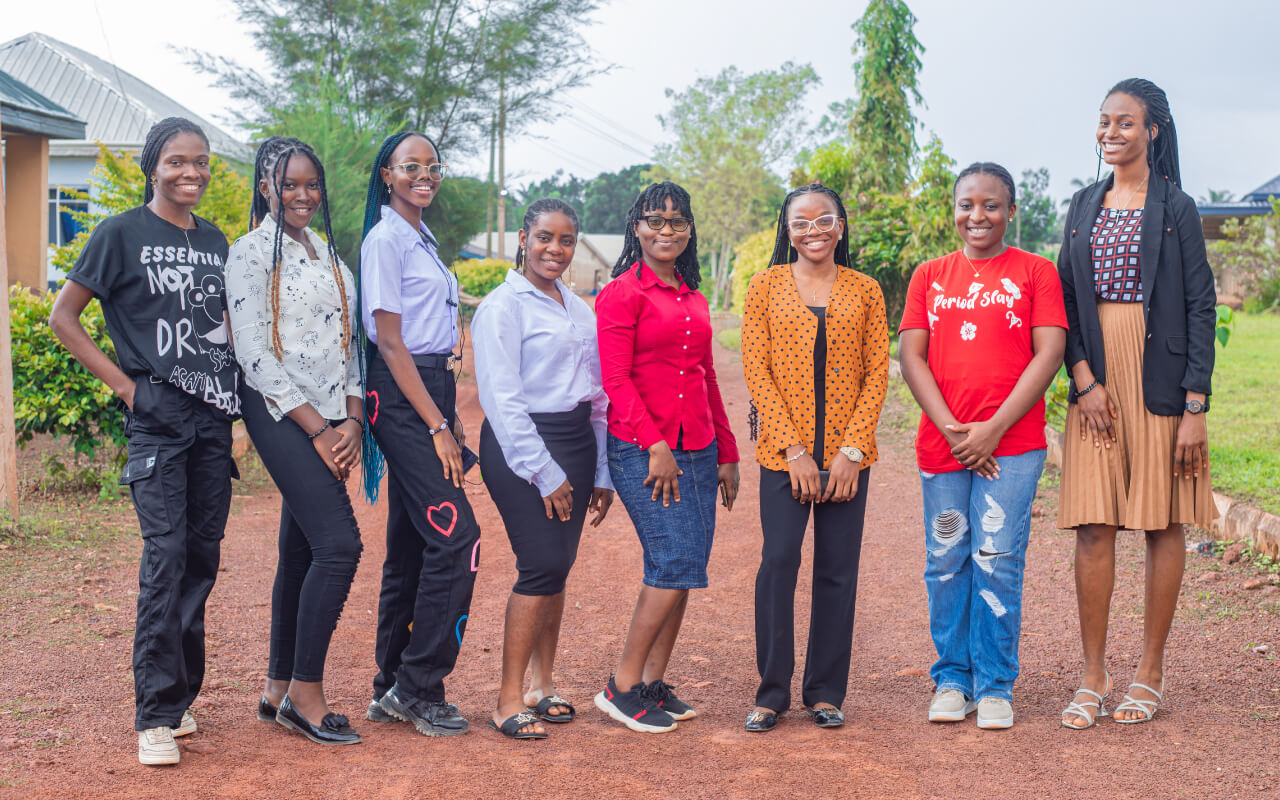 HOPE-Volunteers-at-a-school-visit