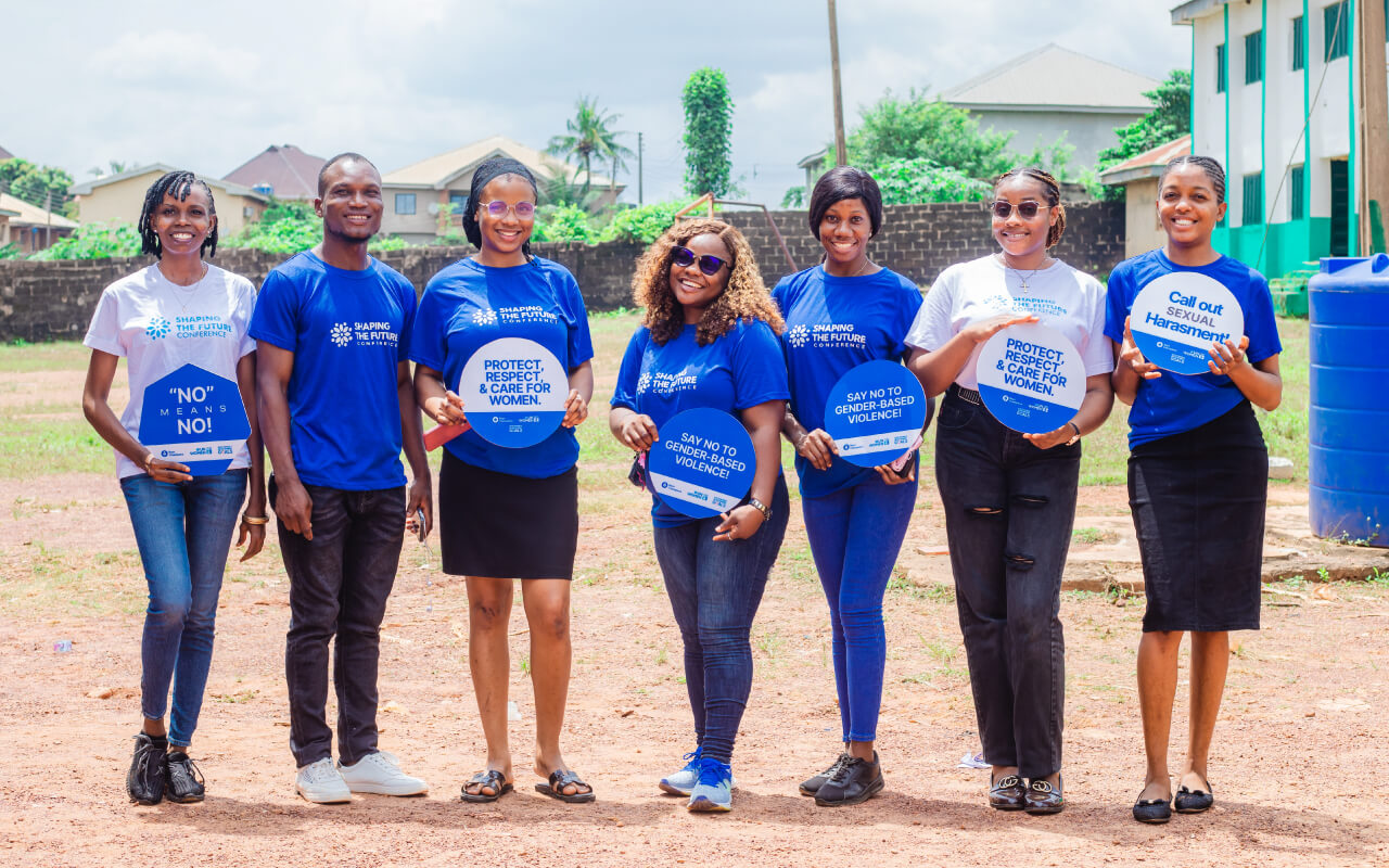 HOPE-Volunteers-holding-placards